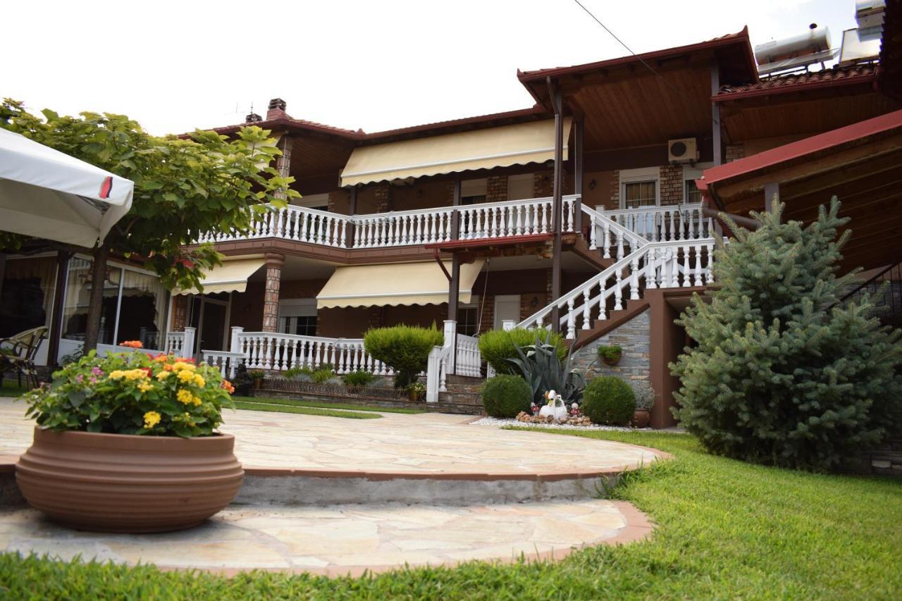 Ξενώνας Χάραμα Hotel Loutraki  Exterior photo