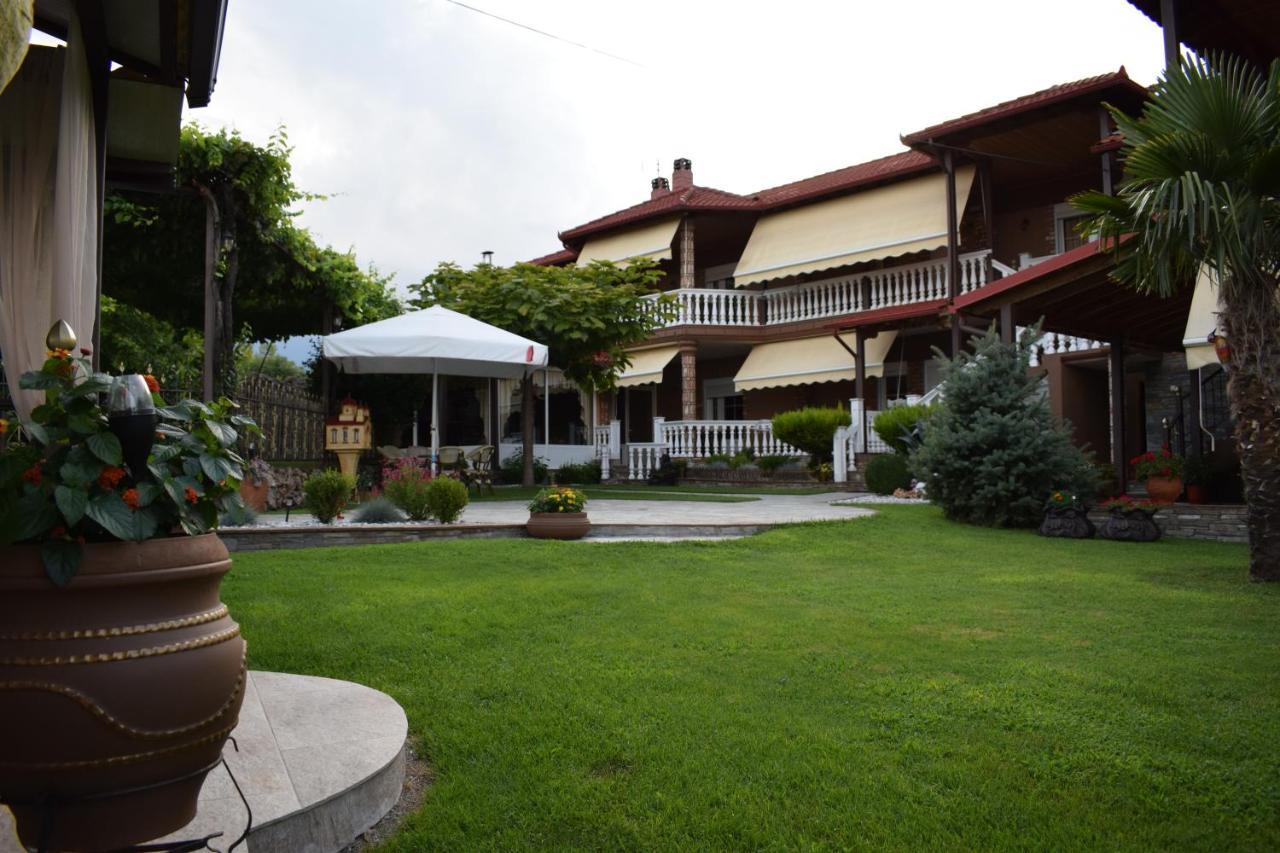 Ξενώνας Χάραμα Hotel Loutraki  Exterior photo