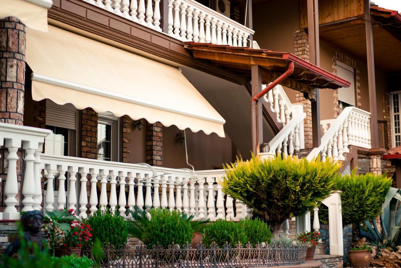 Ξενώνας Χάραμα Hotel Loutraki  Exterior photo